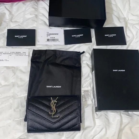 NWT Saint Laurent Monogramme Card Case V Flap - Picture 6 of 16